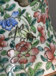 A pair of fine Chinese Canton famille rose 'Water Margin 水滸傳' vases, 19th C.