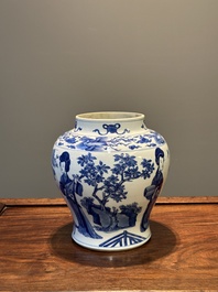 Vase en porcelaine de Chine en bleu et blanc &agrave; d&eacute;cor des 'Longues Dames', Kangxi
