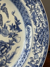 Twee Chinese blauw-witte schotels met floraal decor, Yongzheng