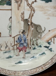 Een fijn Chinees famille rose eierschaal bord met het verhaal van 'De ossenherder en de weefster', Yongzheng