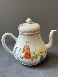 Une soupi&egrave;re couverte sur son support en porcelaine de Chine famille rose &agrave; d&eacute;cor mandarin et une th&eacute;i&egrave;re couverte, Qianlong