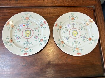 A pair of Chinese famille rose 'Jiangxi Province' plates, endless knot mark, 19/20th C.