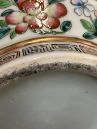 A pair of fine Chinese Canton famille rose 'Water Margin 水滸傳' vases, 19th C.