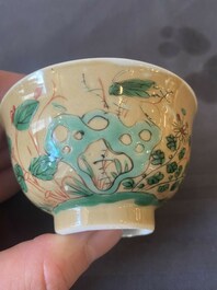 Twee paar Chinese famille verte koppen en schotels, Kangxi