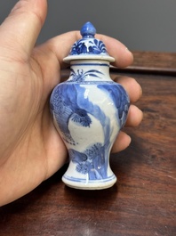 Vijf Chinese blauw-witte vazen, Kangxi