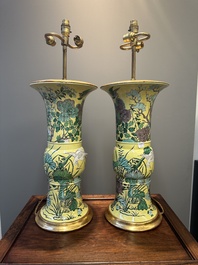 Paire de vases de forme 'gu' en biscuit &eacute;maill&eacute; verte mont&eacute;s en lampes en bronze dor&eacute;, Chine, 19&egrave;me
