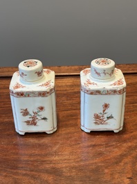 A pair of Chinese famille verte square tea caddies, Kangxi