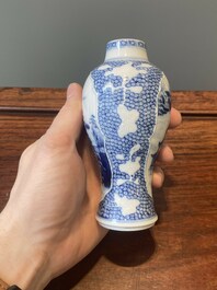 Een paar Chinese blauw-witte vazen en vier zoutvaten in blauw-wit, famille rose en Imari-stijl, Kangxi/Qianlong