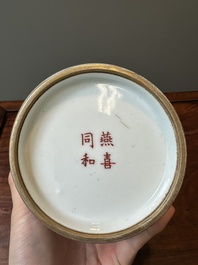 Paire de beaux vases de forme lanterne en porcelaine de Chine famille rose &agrave; d&eacute;cor des 'cent gar&ccedil;ons', marque Yan Xi Tong He 燕囍同和, R&eacute;publique