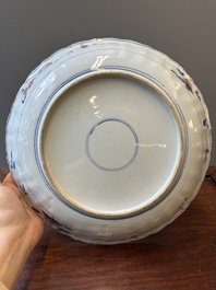 A Chinese verte-Imari dish with floral decor, Kangxi