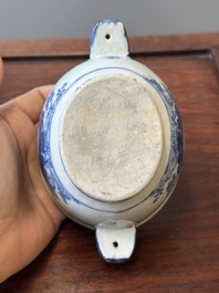 Paire de sauci&egrave;res et terrines couvertes en porcelaine de Chine en bleu et blanc, Qianlong