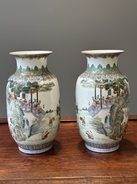 Paire de beaux vases de forme lanterne en porcelaine de Chine famille rose &agrave; d&eacute;cor des 'cent gar&ccedil;ons', marque Yan Xi Tong He 燕囍同和, R&eacute;publique