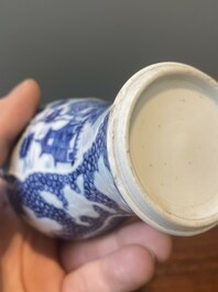 Een paar Chinese blauw-witte vazen en vier zoutvaten in blauw-wit, famille rose en Imari-stijl, Kangxi/Qianlong