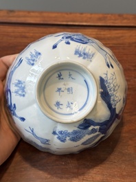 Bol en porcelaine de Chine en bleu et blanc &agrave; d&eacute;cor de la chasse mongole, marque de Chenghua, Kangxi