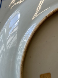Twee Chinese blauw-witte schotels met floraal decor, Yongzheng