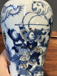 Paire de vases couverts en porcelaine de Chine en bleu, blanc et rouge de cuivre, marque de Kangxi, 19&egrave;me