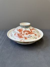 A Chinese famille rose bowl and cover with dragons chasing pearls, Guangxu mark, 19th C.