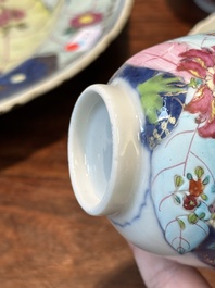 Collection de sept pi&egrave;ces en porcelaine de Chine famille rose &agrave; d&eacute;cor de feuilles de tabac, Qianlong