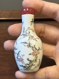 Four Chinese famille rose and iron-red snuff bottles, Qianlong and Yongzheng mark, 19/20th C.