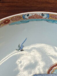 Paire d'assiettes en porcelaine de Chine de style Kakiemon d&eacute;cor&eacute;es aux Pays-Bas, 18&egrave;me