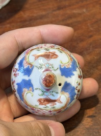 Th&eacute;i&egrave;re couverte en porcelaine de Chine famille rose &agrave; d&eacute;cor 'Pompadour', Qianlong