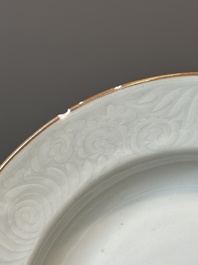 Een Chinese wapenschotel met het wapen van de familie Broman voor de Zweedse markt, Qianlong, ca. 1747