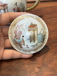 Een Chinese vergulde famille rose theepot, Yongzheng