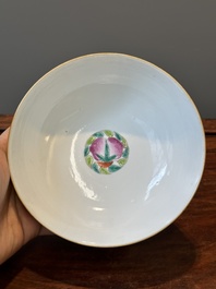Une collection vari&eacute;e de huit pi&egrave;ces en porcelaine de Chine famille rose, 18/19&egrave;me
