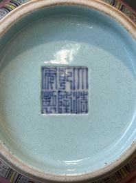 Een Chinese famille rose vaas met vlinders op roze sgraffito fond, Qianlong merk en mogelijk periode