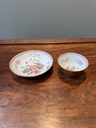 Een verzameling van 23 Chinese koppen en schotels, Kangxi/Qianlong