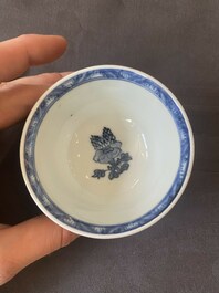 Twee paar Chinese famille verte koppen en schotels, Kangxi