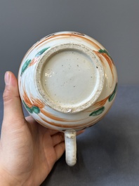 Ensemble des quatre tasses, soucoupes et une verseuse en porcelaine de Chine famille rose &agrave; d&eacute;cor de deux chevaux, Qianlong