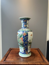 Vase en porcelaine de Chine famille verte &agrave; d&eacute;cor de guerriers &agrave; cheval, 19&egrave;me