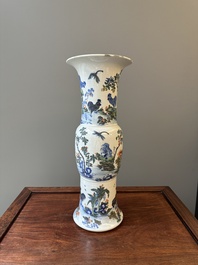 Vase de forme 'gu' en porcelaine de Chine doucai &agrave; d&eacute;cor de coq, marque de Qianlong, 19&egrave;me
