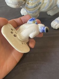Een Japanse koro in de vorm van een man op een tijger, Hirado, Edo, 19e eeuw
