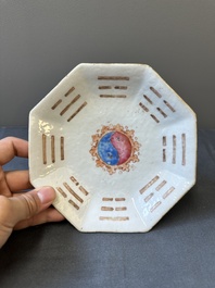 Twee Chinese famille rose tazza's, Tongzhi merk en periode