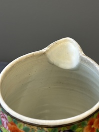 Une cruche en porcelaine de Chine famille rose sur fond vert  &agrave; d&eacute;cor de dragons et un plat &agrave; decor 'sept sages' et &agrave; bord de dragons, 19&egrave;me