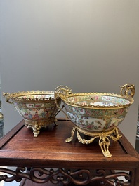 Twee Chinese Canton famille rose kommen met vergulde bronzen monturen, 19e eeuw