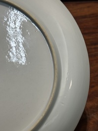 Een fijn Chinees famille rose eierschaal bord met het verhaal van 'De ossenherder en de weefster', Yongzheng