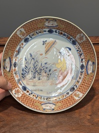 Assiette en porcelaine de Chine de style Imari &agrave; d&eacute;cor des 'Dames au parasol', Qianlong