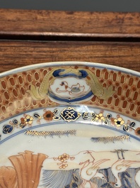 Assiette en porcelaine de Chine de style Imari &agrave; d&eacute;cor des 'Dames au parasol', Qianlong