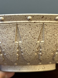 Een grote Chinese Yixing steengoed kom met reli&euml;fdecor, Qianlong merk, 18/19e eeuw