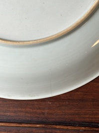 Plat en porcelaine de Chine famille rose &agrave; d&eacute;cor floral, Qianlong