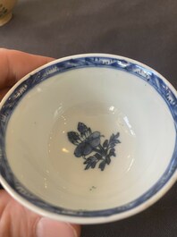 Twee paar Chinese famille verte koppen en schotels, Kangxi