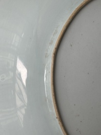Plat en porcelaine de Chine famille rose &agrave; d&eacute;cor floral, Qianlong