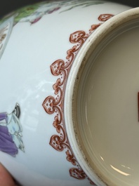 Een Chinese famille rose vaas met figuratief decor, Qianlong merk, 20e eeuw