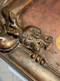 Plaque en bois huali en laque noire et rouge &agrave; inscription 'Hui Su Xin 會素心' et &agrave; d&eacute;cor dor&eacute;, marque et peut-&ecirc;tre &eacute;poque de Kangxi