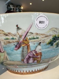 Grand bol en porcelaine de Chine famille rose de Canton &agrave; d&eacute;cor de gar&ccedil;ons et dames dans un jardin &eacute;labor&eacute;e, Qianlong