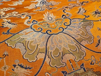 A Chinese embroidered silk 'kesi' cloth with Buddhist lions and phoenixes, 19th C.