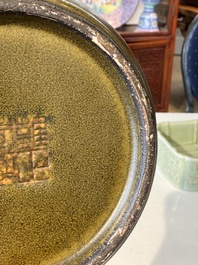 A Chinese monochrome teadust-glazed teapot, Yongzheng seal mark, 18/19th C.